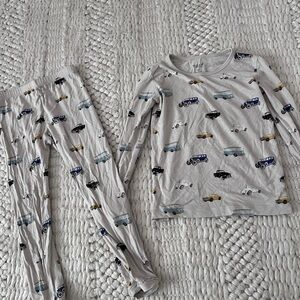 Kyte BABY Gray Pajama Set with Vehicle Print